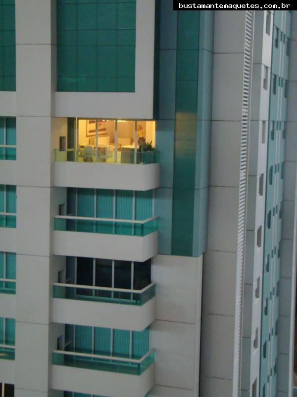 Foto de maquete fisica de Edifícios Residenciais produzida para o cliente CETOR Engenharia, localizada na cidade de Blumenau/SC