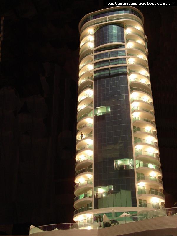 Foto de maquete fisica de Edifícios Residenciais produzida para o cliente FG Empreendimentos Ltda., localizada na cidade de Balneário Camboriú/SC
